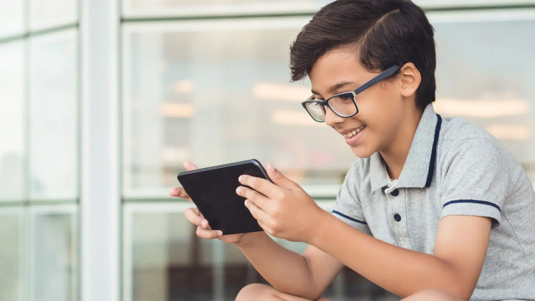 Uso excessivo do celular e outras telas na infância: problemas e consequências