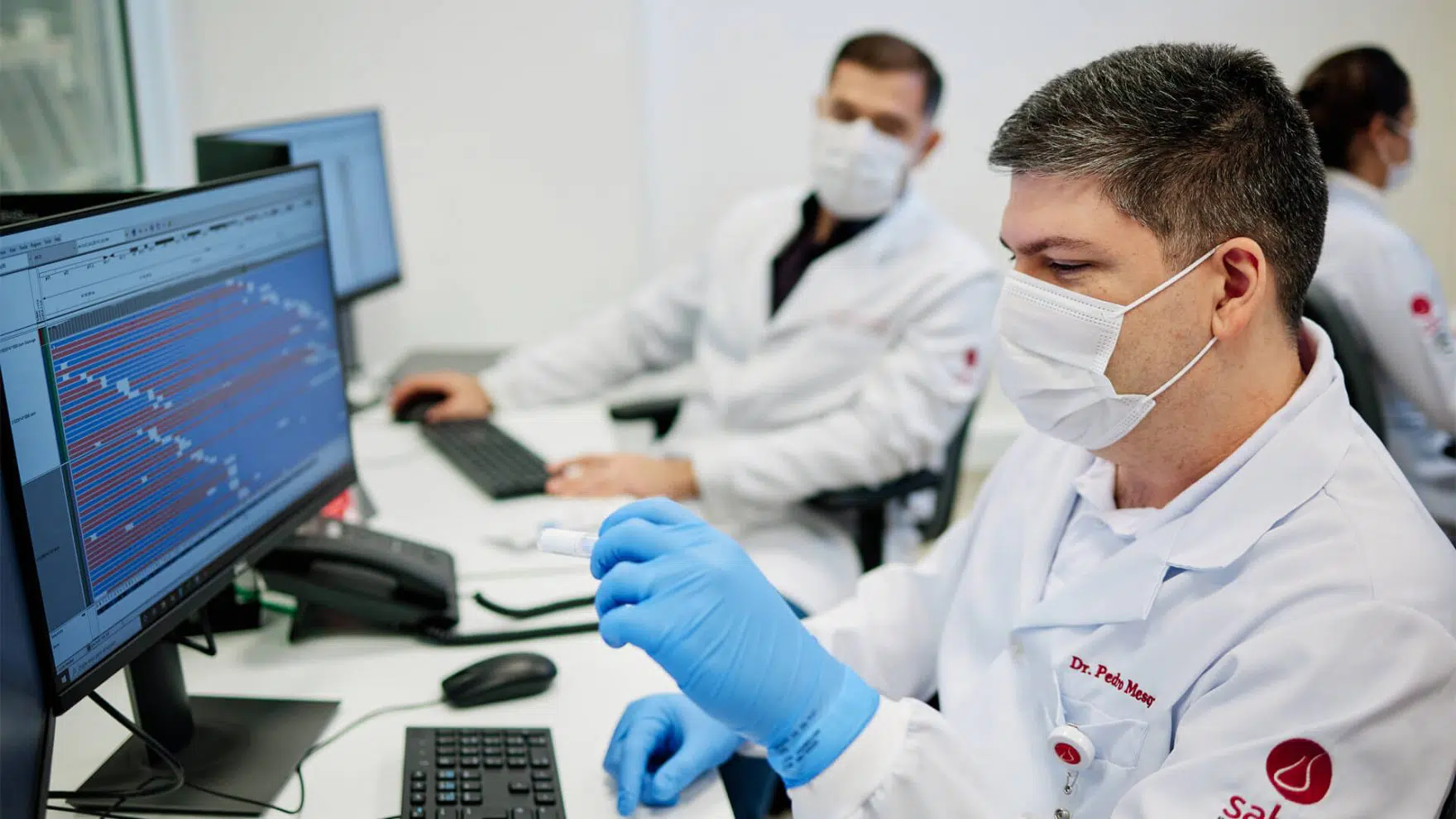 O que são testes genéticos e como auxiliam no diagnóstico