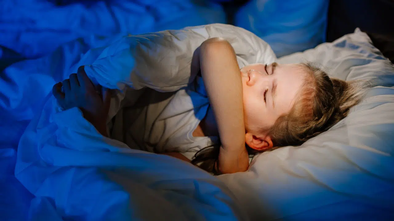 Criança com o sono agitado, o que fazer para melhorar?