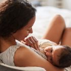 Quais os benefícios da amamentação para a mãe e o bebê.