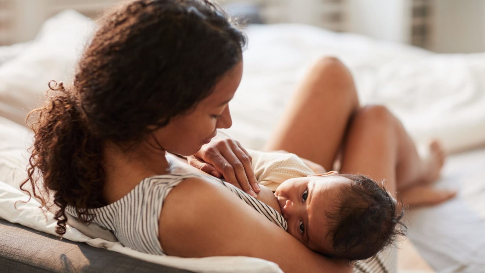 Quais os benefícios da amamentação para a mãe e o bebê.