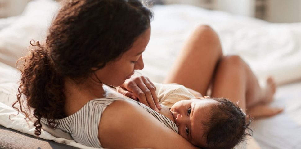 Quais os benefícios da amamentação para a mãe e o bebê.