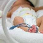 omo realizar a vacinação de prematuros?