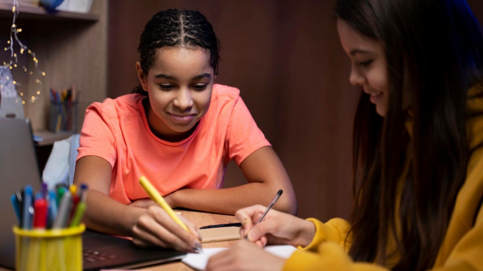 Quais são os sinais da puberdade precoce em meninas e meninos?